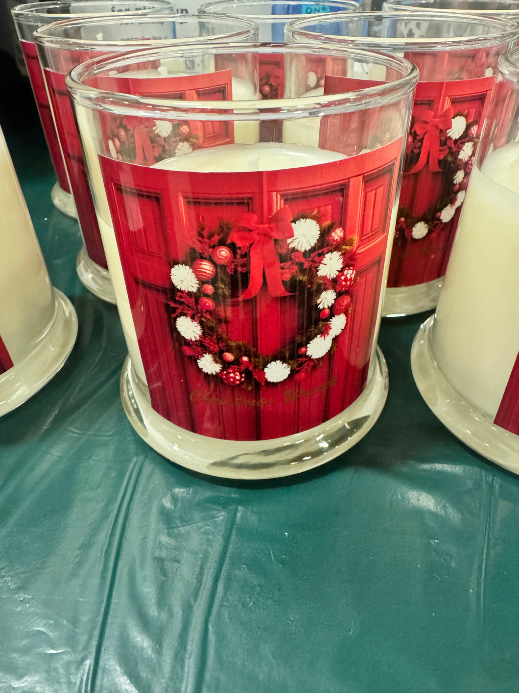 8oz Christmas Wreath Candle